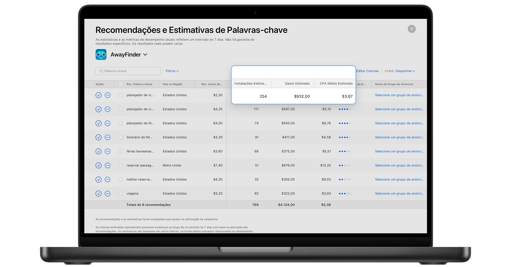 A página Recomendações de palavras-chave no Apple Ads exibe a tabela de recomendações organizada por palavra-chave, lance máximo de CPT recomendado, instalações estimadas, gasto estimado, CPA médio estimado e muito mais.