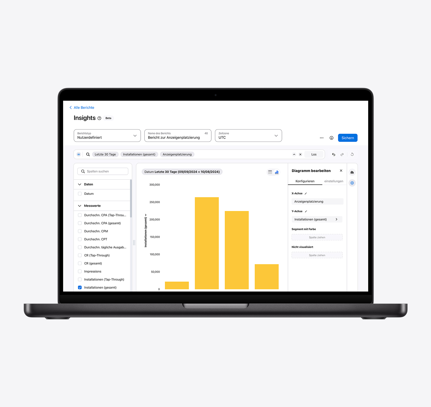 Ein mit Insights in Apple Ads erstellter Balkendiagrammbericht. Das Diagramm misst die Installationen über die Anzeigenplatzierungen auf Produktseiten, in den Suchergebnissen, im Tab „Suchen“ und im Tab „Heute“.