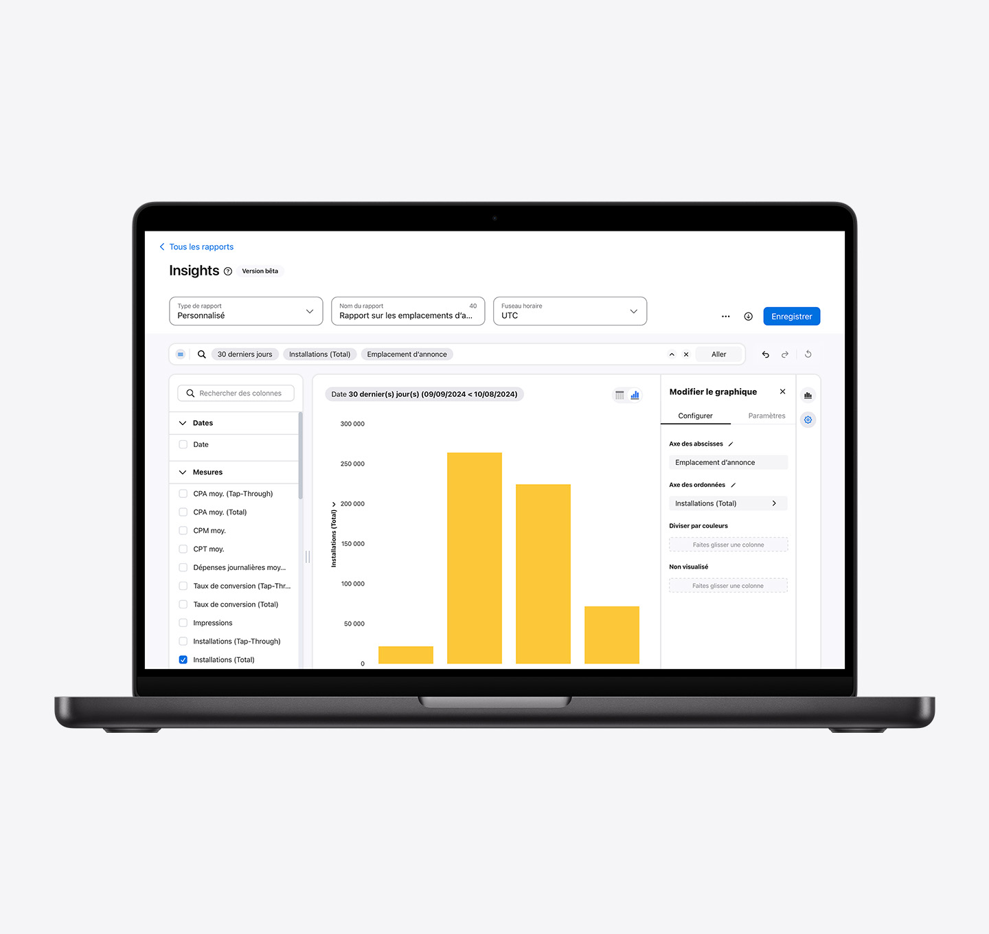 Un rapport avec un graphique à barres créé avec Insights dans Apple Ads. Le graphique mesure les installations sur les emplacements d’annonce de la page produit, des résultats de recherche, de l’onglet Rechercher et de l’onglet Aujourd’hui.